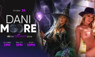 Dani_Moore live VR cam preview