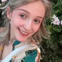 LeaMiln live VR cam preview