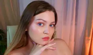StellaLouder live VR cam preview