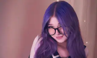 KiraShaw live VR cam preview