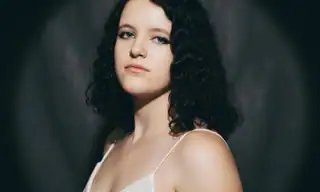 Curly_Cleo live VR cam preview