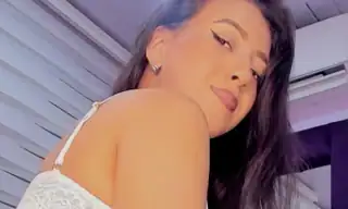Hilary_Smile_ live VR cam preview