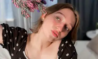 CharlotteBlush live VR cam preview