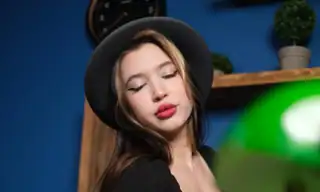 maddi_s_there live VR cam preview