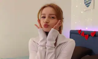 Molly_Piee live VR cam preview