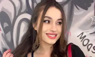 Emi_sweet live VR cam preview