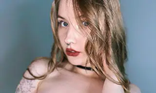 Flora_DeVille live VR cam preview