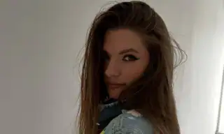 Ruby-Rouge live VR cam preview