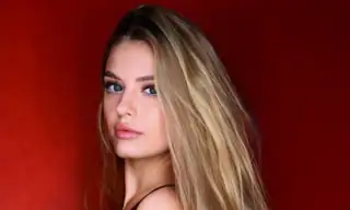 Nensi_blond live VR cam preview